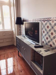 En TV eller et underholdningssystem på Hotel Jardim