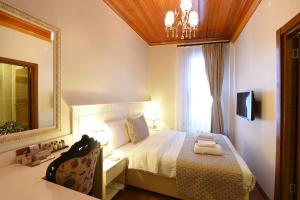 A bed or beds in a room at Elyka Hotel