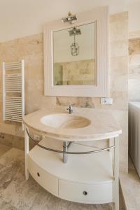 A bathroom at Corso Emanuele Apartments