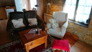 a living room with two chairs and a table at Artesano I y III in Navarredonda de Gredos