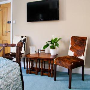 TV at/o entertainment center sa The Mainstay Luxury Boutique Rooms with Private Parking