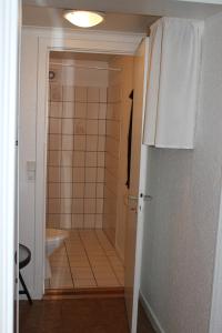 Ένα μπάνιο στο Lejligheder på Heygsmannavegur 15
