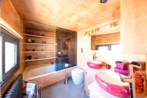 Zdjęcie z galerii obiektu Topfloor stylish apartment with Acropolis view! w Atenach +3 zdjęcia