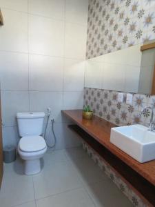 a bathroom with a toilet and a sink at Lagoa Seca Hotel Rural in São Lourenço