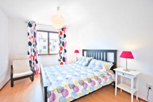Ein Bett oder Betten in einem Zimmer der Unterkunft Apartments Alluro