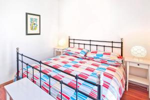 Ein Bett oder Betten in einem Zimmer der Unterkunft Apartments Alluro