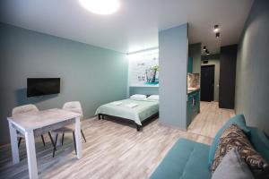 a living room with a table and a couch and a bed at Solo Apartment Kamenskaya in Kyiv