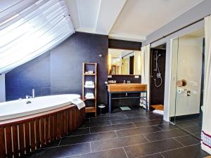 Ett badrum på Bristol Tradition and Luxury