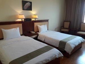 Postel nebo postele na pokoji v ubytování Stung Sangke Hotel