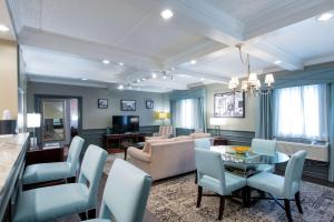 Posezení v ubytování Best Western PLUS Franklin Square Inn