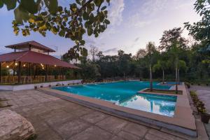 Bazén v ubytování Tuli Veer Bagh Resort nebo v jeho okolí