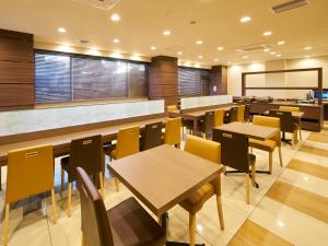 Super Hotel Mihara Ekimae的休息区