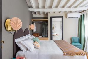 a bedroom with a bed and a dresser at Condominio Monti Boutique Hotel in Rome