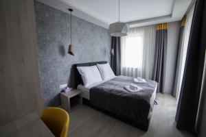 a hotel room with a bed and a window at Villa Mangó in Balatongyörök