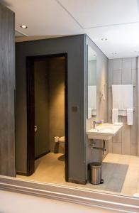 Koupelna v ubytování Trademark Hotel, a Member of Design Hotels