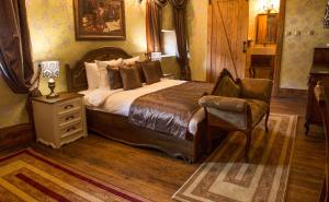 Кровать или кровати в номере kyrenia palace boutique hotel