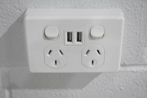 a white switch with three arrows on a wall at Best Western Bundaberg City Motor Inn in Bundaberg