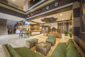 Posezení v ubytování Lorin Syariah Solo Hotel