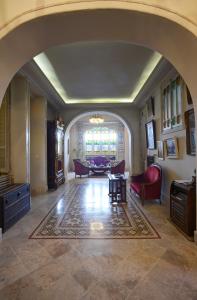 an archway in a living room with red chairs at Maison d'Hôtes Dar Ennassim in La Marsa