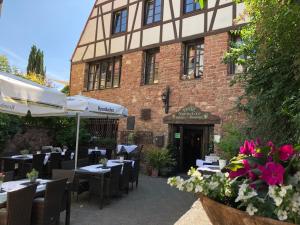 A restaurant or other place to eat at Hotel Weingärtner
