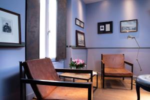 a room with two chairs and a table and a window at Hotel & Spa La Belle Juliette in Paris