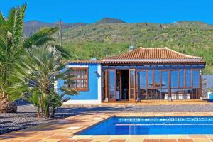 The swimming pool at or close to Casa Maday