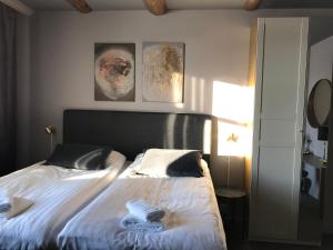 Postel nebo postele na pokoji v ubytování Hotell Gamla Staden