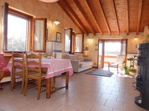 a kitchen and dining room with a table and chairs at L' Arnia in Ome