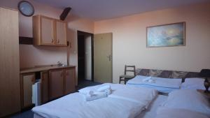 เตียงในห้องที่ Sudický Dvur