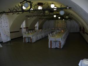 ห้องอาหารหรือที่รับประทานอาหารของ Sudický Dvur