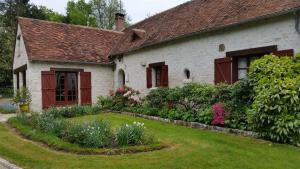 a house with a garden in front of it at La Petite Marguerite in Chitenay