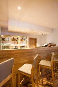 Lounge alebo bar v ubytovaní Hotel i Apartamenty pod Śnieżnikiem