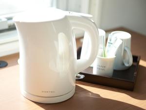 Super Hotel Mihara Ekimae的咖啡和沏茶工具