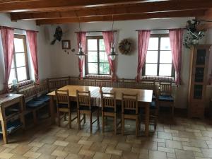 Posedenie v ubytovaní Pension Polubný 922