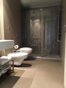 Corso Como New Building Apartment tesisinde bir banyo