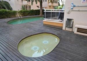 Bazén v ubytování Salou apartamento cerca de playa y zona turística nebo v jeho okolí