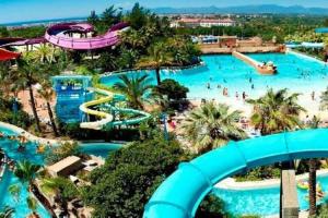 Bazén v ubytování Salou apartamento cerca de playa y zona turística nebo v jeho okolí