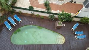 Bazén v ubytování Salou apartamento cerca de playa y zona turística nebo v jeho okolí