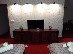 Una televisión o centro de entretenimiento en Guesthouse "Kod Čileta"