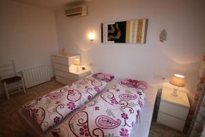 Postel nebo postele na pokoji v ubytování Monte Pego EB Rafol Almunia + 20 fotografií
