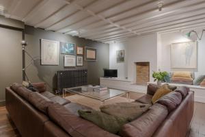 Prostor za sedenje u objektu Spacious 2 Bedroom House in Islington