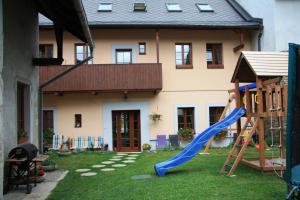 Herní místnost nebo prostor pro děti v ubytování Apartmany A.Ša Kašperské Hory