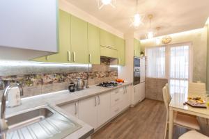 Kuchyňa alebo kuchynka v ubytovaní Delicate Lviv Apartment