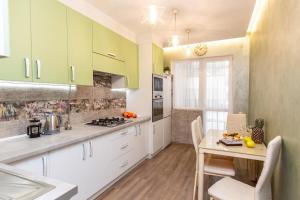 Kuchyňa alebo kuchynka v ubytovaní Delicate Lviv Apartment