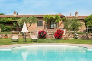 Bazén v ubytování Agriturismo Pratovalle nebo v jeho okolí