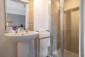 a bathroom with a sink and a shower at Lyndale Guest House in Ambleside