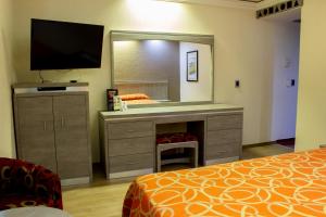 a bedroom with a vanity with a mirror and a bed at Hotel Ambos Mundos in Mexico City