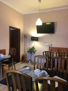 TV a/nebo společenská místnost v ubytování Hotel Haga + 37 fotografií