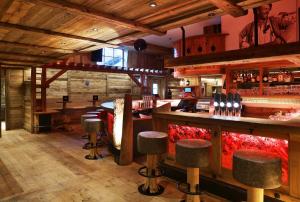 Saló o bar de Alpenresidenz Ballunspitze - Kinderhotel