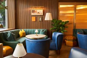 Ruang duduk di The Dupont Circle Hotel